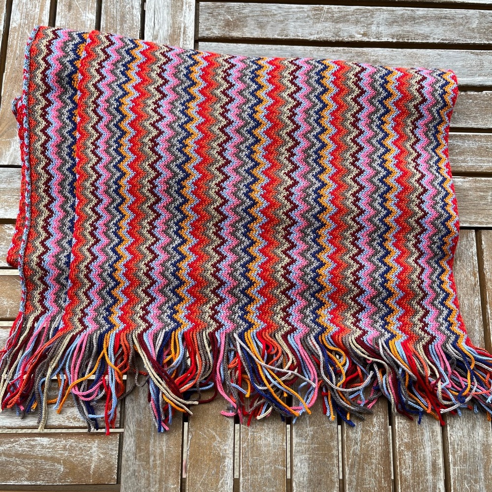 MISSONI Chevron Zig Zag Scarf Wool Acrylic Rectangle Fringe 74” X 19” Red Italy - Picture 5 of 5